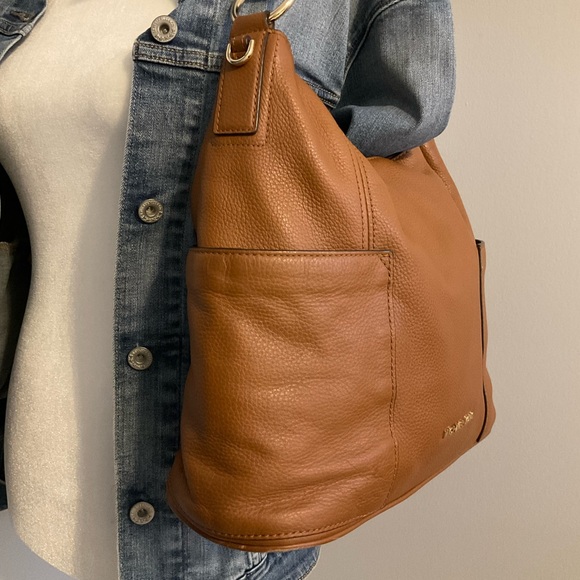 Michael Kors Pebbled Leather Shoulder Bag Camel Side Pockets - Picture 6 of 16